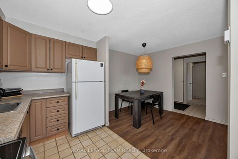 Photo 12 at 707 - 20 Chesterton Drive, Nepean (Borden Farm/Stewart Farm/Carleton Heights/Parkwood Hills), Ottawa
