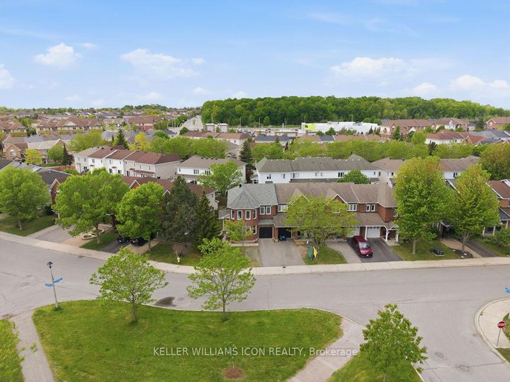 Photo 1 at 90 Sunvale Way, Nepean (Barrhaven East), Ottawa