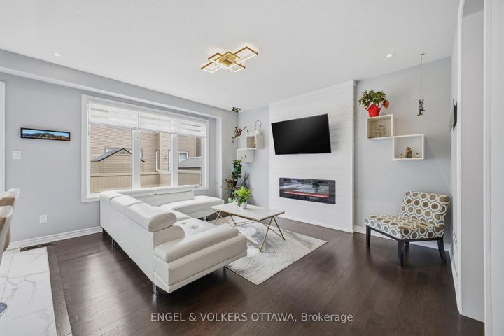Photo 8 at 139 Switch Grass Crescent, Nepean (Half Moon Bay), Ottawa