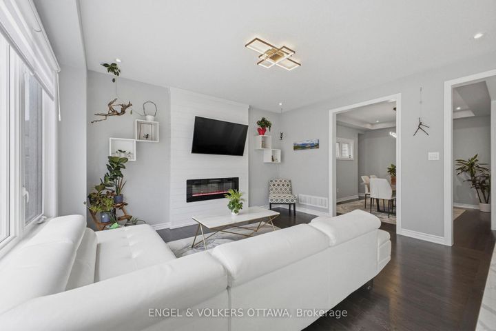 Photo 9 at 139 Switch Grass Crescent, Nepean (Half Moon Bay), Ottawa