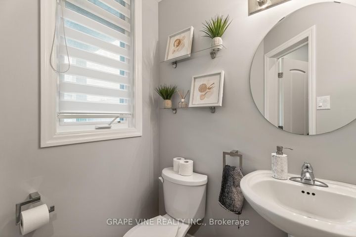 Photo 4 at 112 Hawkshaw Crescent, Nepean (Cedargrove/Fraserdale), Ottawa