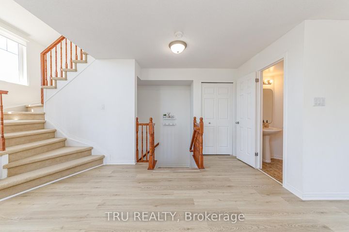 Photo 7 at 10 - 272 Keltie Private, Nepean (Longfields), Ottawa