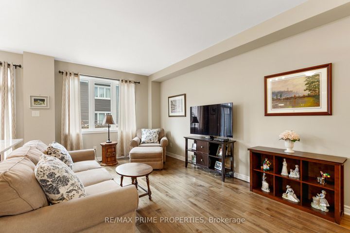Photo 3 at 942 Kilbirnie Drive, Nepean (Half Moon Bay), Ottawa