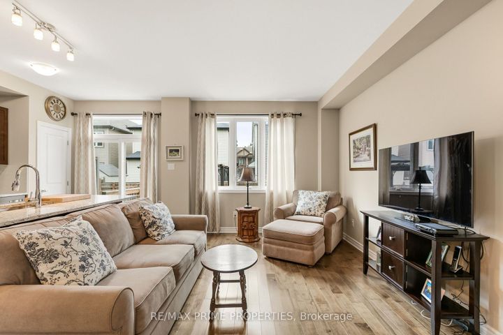 Photo 4 at 942 Kilbirnie Drive, Nepean (Half Moon Bay), Ottawa