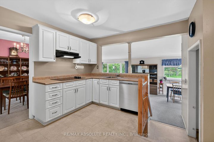 Photo 17 at 59 Evergreen Drive, Nepean (Lynwood Village), Ottawa