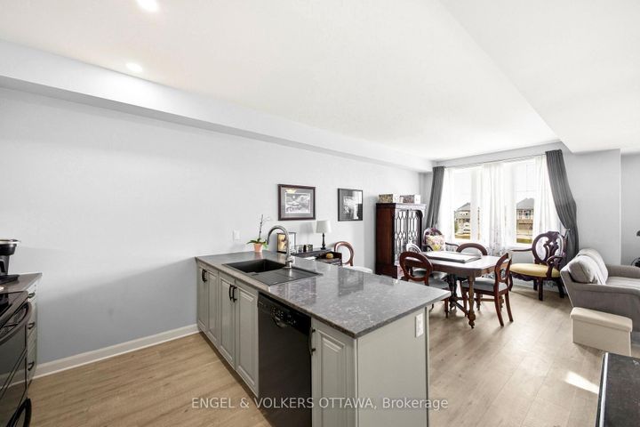 Photo 8 at 219 Liebe Terrace, Nepean (Heritage Park), Ottawa