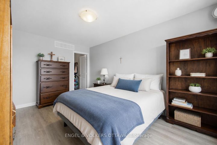 Photo 16 at 219 Liebe Terrace, Nepean (Heritage Park), Ottawa
