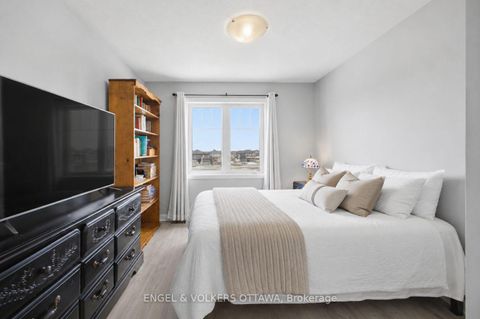 Photo 20 at 219 Liebe Terrace, Nepean (Heritage Park), Ottawa
