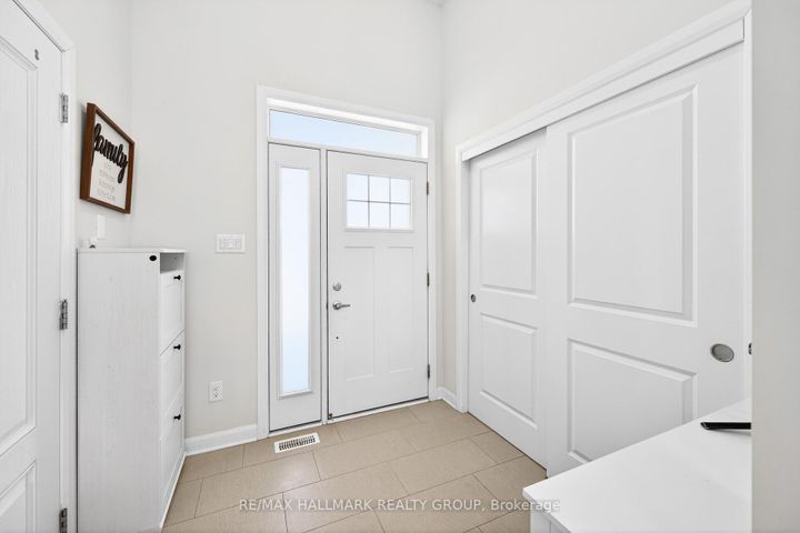 Photo 1 at 562 Clemency Crescent, Nepean (Heritage Park), Ottawa