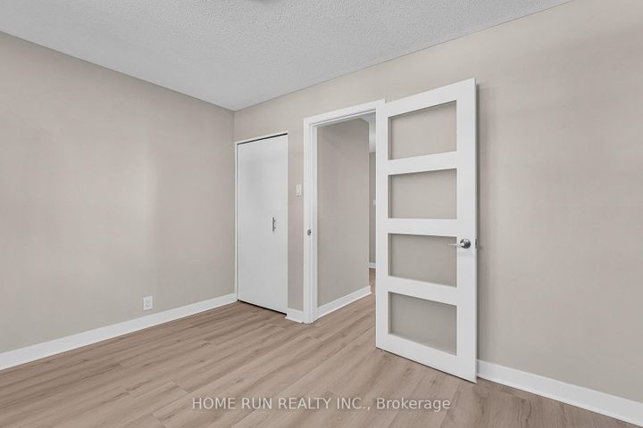 Photo 5 at 1259 Meadowlands Drive E, Nepean (City View/Skyline/Fisher Heights/Parkwood Hills), Ottawa