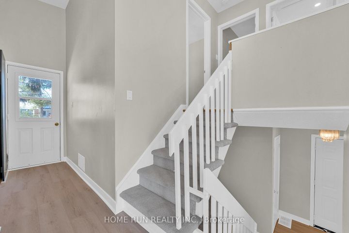 Photo 8 at 1259 Meadowlands Drive E, Nepean (City View/Skyline/Fisher Heights/Parkwood Hills), Ottawa
