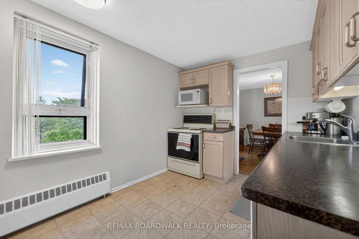 Photo 11 at 308 - 1356 Meadowlands Drive E, Nepean (Borden Farm/Stewart Farm/Carleton Heights/Parkwood Hills), Ottawa