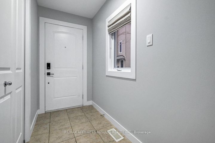 Photo 3 at 78 Songbird Private, Nepean (Westcliffe Estates), Ottawa