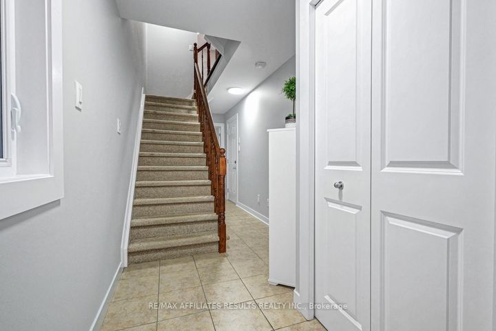Photo 5 at 78 Songbird Private, Nepean (Westcliffe Estates), Ottawa