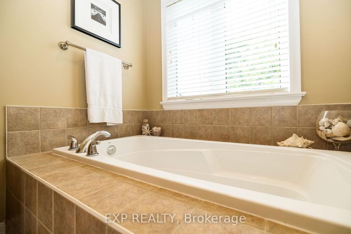 Photo 22 at 36 Oakbriar Crescent, Nepean (Stonebridge), Ottawa