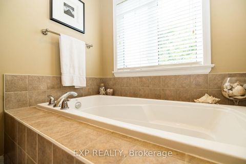 Photo 22 at 36 Oakbriar Crescent, Nepean (Stonebridge), Ottawa