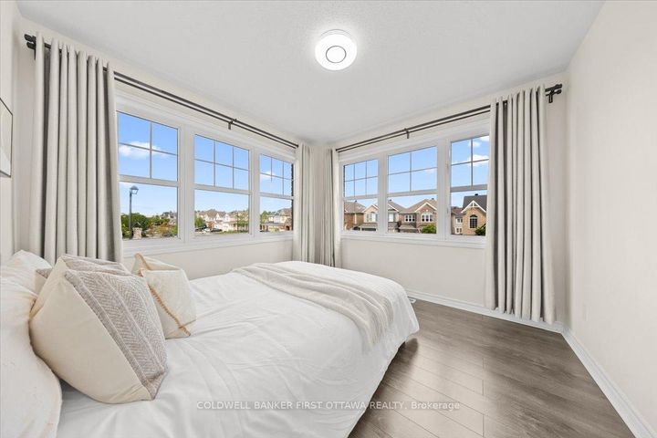 Photo 5 at 619 DUNDONALD Drive, Nepean (Half Moon Bay), Ottawa