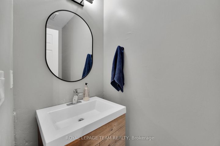 Photo 3 at 20 - 282 Dalehurst Drive, Nepean (Tanglewood), Ottawa