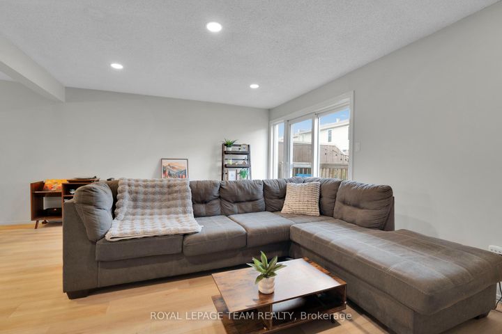 Photo 14 at 20 - 282 Dalehurst Drive, Nepean (Tanglewood), Ottawa