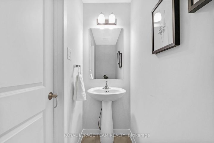 Photo 4 at 416 Parnian Private, Nepean (Half Moon Bay), Ottawa