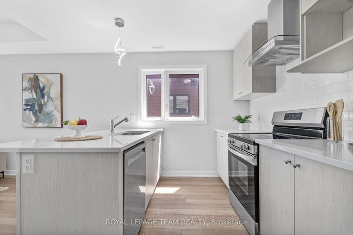 Photo 10 at 416 Parnian Private, Nepean (Half Moon Bay), Ottawa