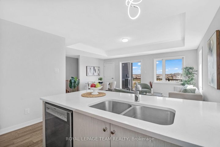 Photo 11 at 416 Parnian Private, Nepean (Half Moon Bay), Ottawa