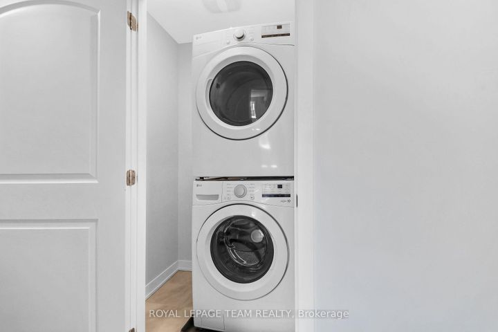Photo 19 at 416 Parnian Private, Nepean (Half Moon Bay), Ottawa