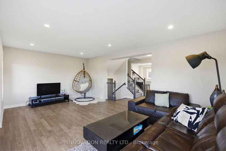 Photo 10 at 120 Kyanite Lane, Nepean (Heritage Park), Ottawa