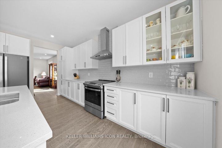 Photo 12 at 352 Cloyne Crescent, Nepean (Half Moon Bay), Ottawa