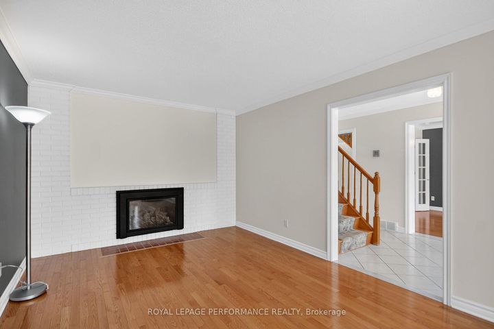 Photo 10 at 15 Hallowell Court, Nepean (Arlington Woods), Ottawa