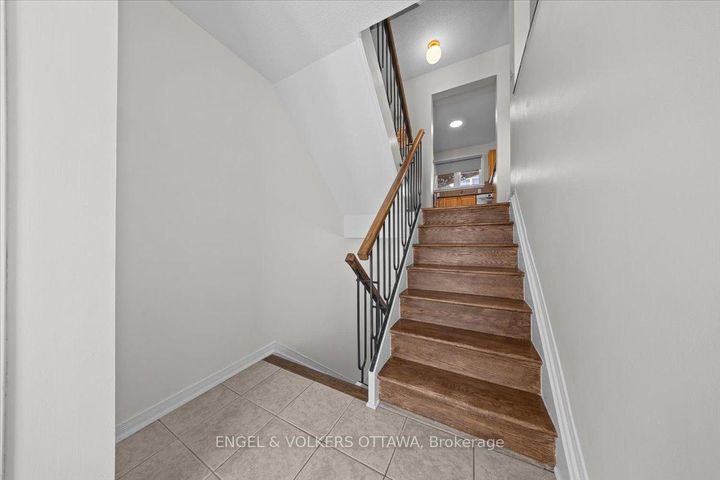Photo 3 at 241 Monterey Drive, Nepean (Leslie Park), Ottawa