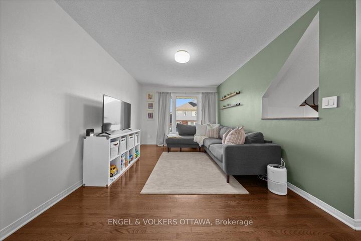 Photo 5 at 241 Monterey Drive, Nepean (Leslie Park), Ottawa