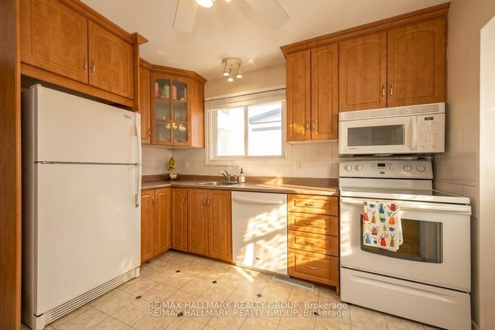 Photo 12 at 20 Mulvagh Avenue, Nepean (Borden Farm/Stewart Farm/Carleton Heights/Parkwood Hills), Ottawa