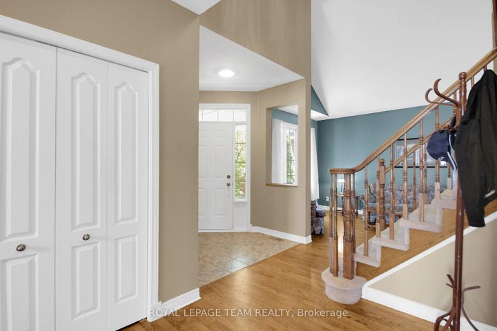 Photo 2 at 4 Maple Stand Way, Nepean (Barrhaven East), Ottawa