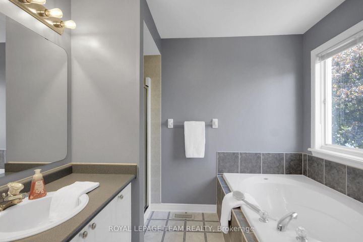 Photo 23 at 4 Maple Stand Way, Nepean (Barrhaven East), Ottawa