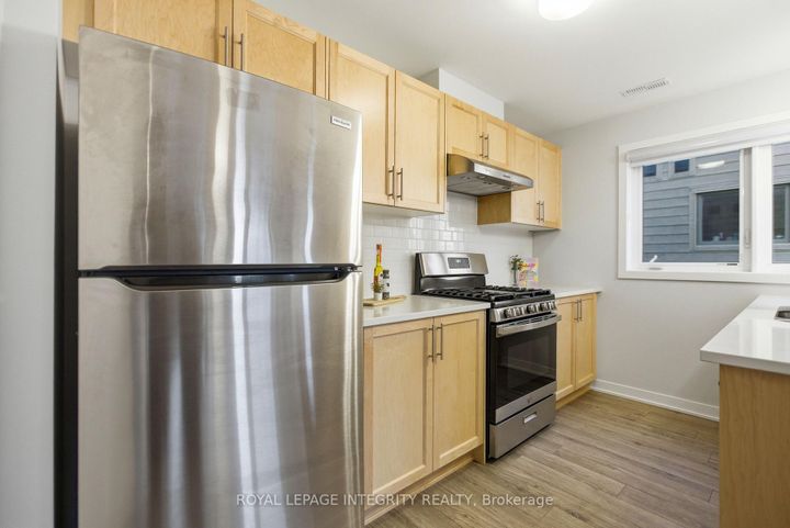 Photo 8 at 302 Parnian Private, Nepean (Half Moon Bay), Ottawa