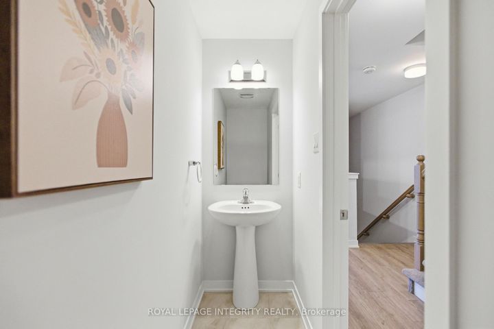 Photo 12 at 302 Parnian Private, Nepean (Half Moon Bay), Ottawa