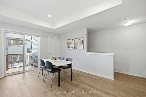Photo 3 at 302 Parnian Private, Nepean (Half Moon Bay), Ottawa
