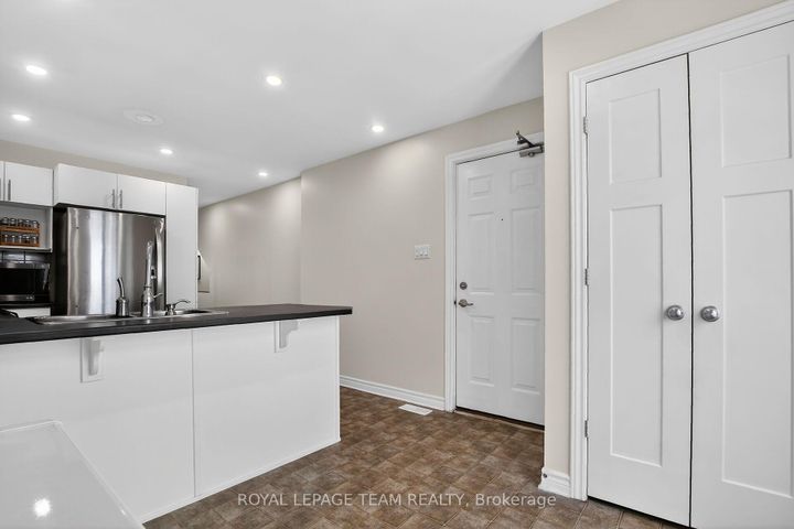 Photo 3 at 627B Chapman Mills Drive, Nepean (Strandherd), Ottawa