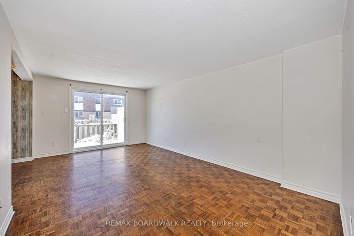 Photo 3 at 67 - 392 Garden Glen Private, Nepean (Meadowlands/Crestview), Ottawa