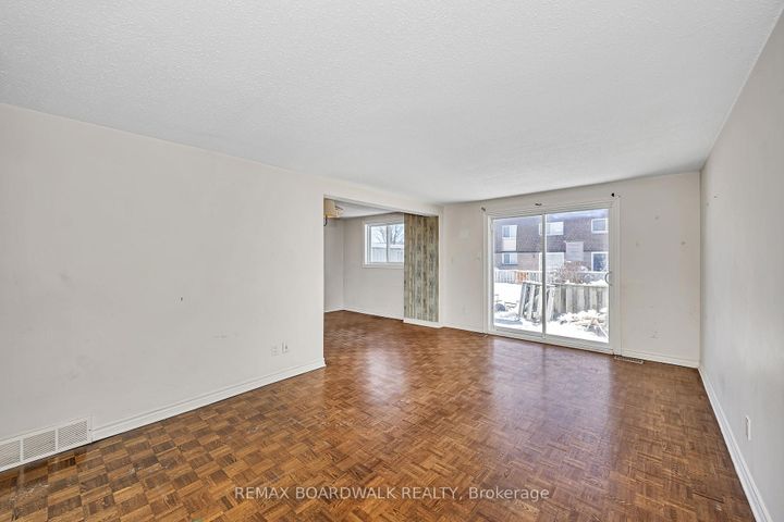 Photo 4 at 67 - 392 Garden Glen Private, Nepean (Meadowlands/Crestview), Ottawa