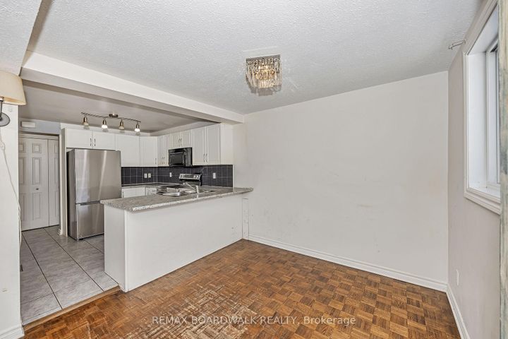 Photo 6 at 67 - 392 Garden Glen Private, Nepean (Meadowlands/Crestview), Ottawa