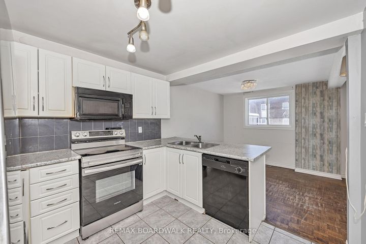 Photo 10 at 67 - 392 Garden Glen Private, Nepean (Meadowlands/Crestview), Ottawa