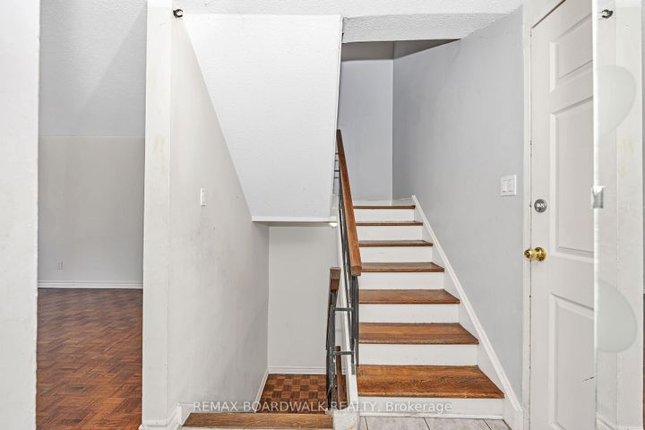 Photo 14 at 67 - 392 Garden Glen Private, Nepean (Meadowlands/Crestview), Ottawa