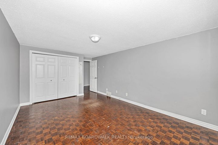 Photo 17 at 67 - 392 Garden Glen Private, Nepean (Meadowlands/Crestview), Ottawa