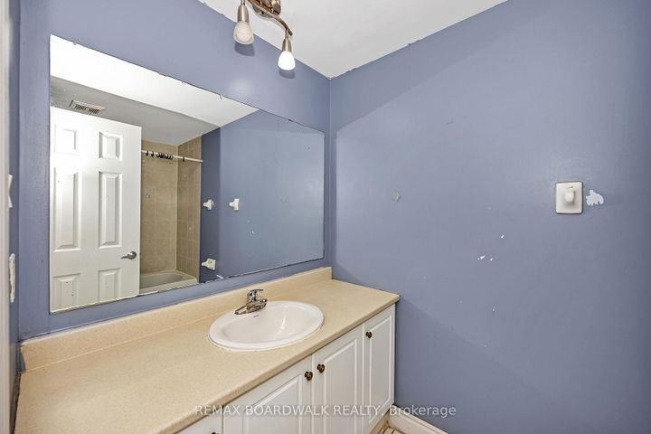 Photo 22 at 67 - 392 Garden Glen Private, Nepean (Meadowlands/Crestview), Ottawa