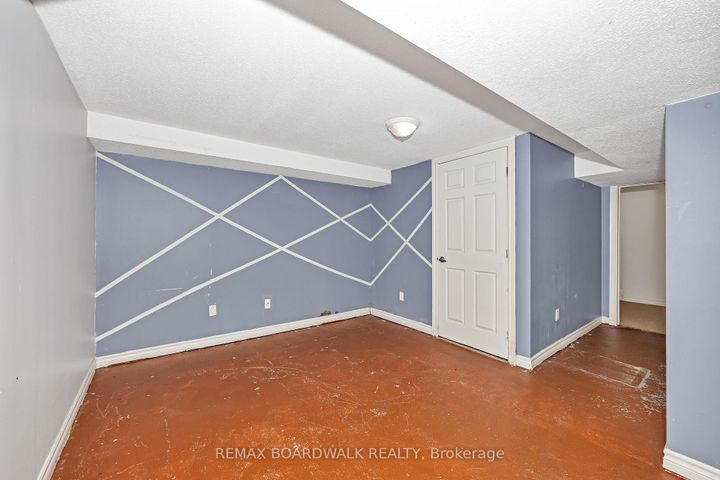 Photo 29 at 67 - 392 Garden Glen Private, Nepean (Meadowlands/Crestview), Ottawa