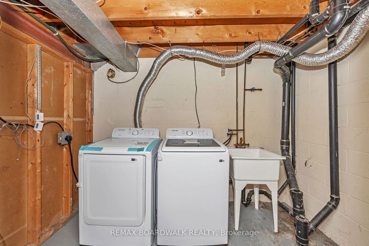 Photo 31 at 67 - 392 Garden Glen Private, Nepean (Meadowlands/Crestview), Ottawa