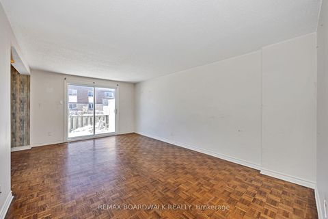 Photo 3 at 67 - 392 Garden Glen Private, Nepean (Meadowlands/Crestview), Ottawa