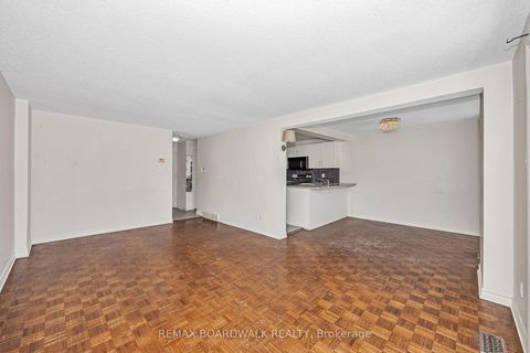 Photo 5 at 67 - 392 Garden Glen Private, Nepean (Meadowlands/Crestview), Ottawa